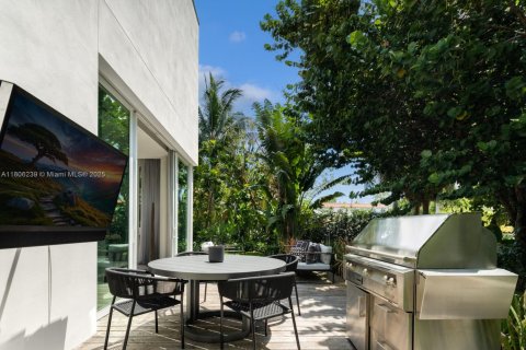 Villa ou maison à vendre à Miami Beach, Floride: 3 chambres, 388.8 m2 № 1738979 - photo 28