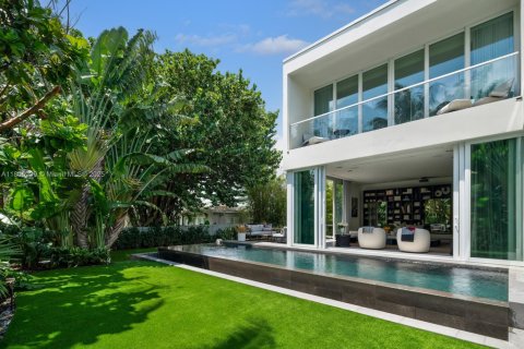 Villa ou maison à vendre à Miami Beach, Floride: 3 chambres, 388.8 m2 № 1738979 - photo 10