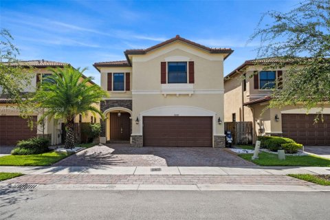 Casa en Doral, Florida 4 dormitorios, 246.19 m2 № 2261062