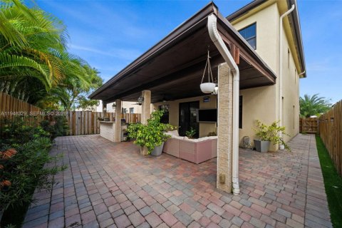 Casa en venta en Doral, Florida, 4 dormitorios, 246.19 m2 № 2261062 - foto 3