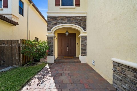 Casa en venta en Doral, Florida, 4 dormitorios, 246.19 m2 № 2261062 - foto 2