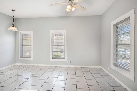House in Tampa, Florida 4 bedrooms, 97.08 sq.m. № 1613197 - photo 17