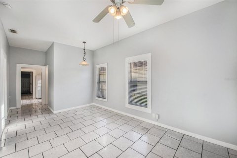 House in Tampa, Florida 4 bedrooms, 97.08 sq.m. № 1613197 - photo 4