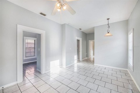 House in Tampa, Florida 4 bedrooms, 97.08 sq.m. № 1613197 - photo 6