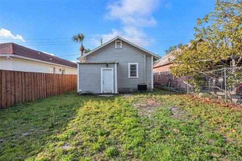 House in Tampa, Florida 4 bedrooms, 97.08 sq.m. № 1613197 - photo 21