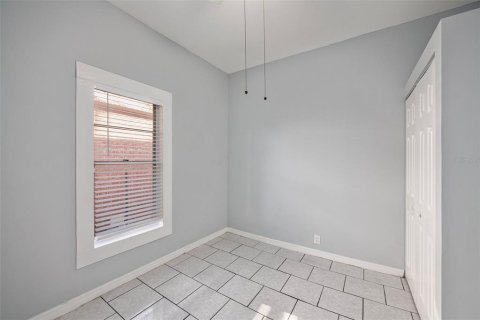 House in Tampa, Florida 4 bedrooms, 97.08 sq.m. № 1613197 - photo 9