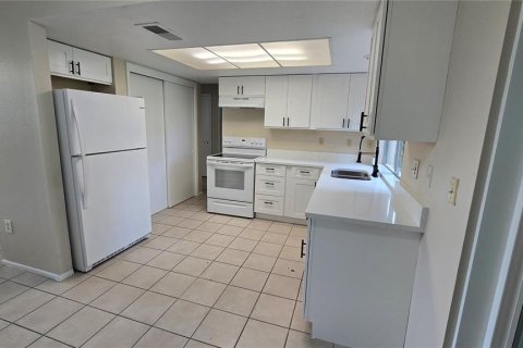Villa ou maison à louer à Hudson, Floride: 2 chambres, 76.55 m2 № 2424342 - photo 8