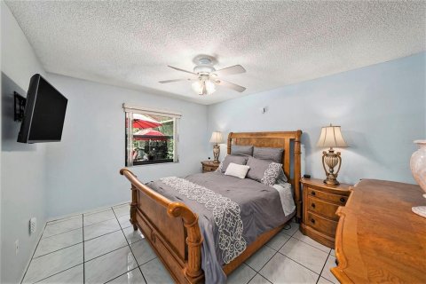 Villa ou maison à vendre à Tampa, Floride: 4 chambres, 159.98 m2 № 2142223 - photo 23
