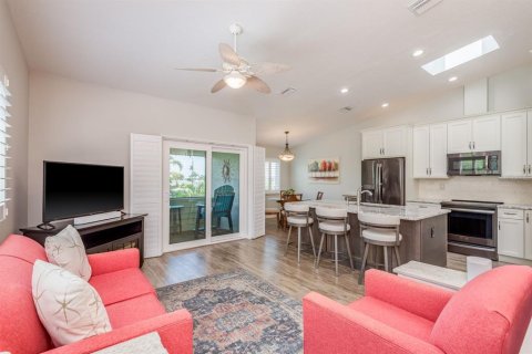 Townhouse in Dunedin, Florida 2 bedrooms, 103.49 sq.m. № 1899824 - photo 5
