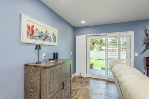 Townhouse in Dunedin, Florida 2 bedrooms, 103.49 sq.m. № 1899824 - photo 20