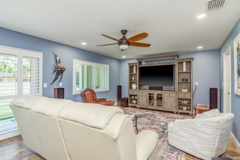 Townhouse in Dunedin, Florida 2 bedrooms, 103.49 sq.m. № 1899824 - photo 18