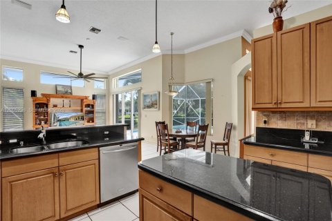 Casa en venta en Coral Springs, Florida, 5 dormitorios, 269.23 m2 № 2071281 - foto 15
