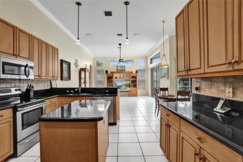 Casa en venta en Coral Springs, Florida, 5 dormitorios, 269.23 m2 № 2071281 - foto 12