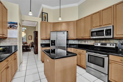 Casa en venta en Coral Springs, Florida, 5 dormitorios, 269.23 m2 № 2071281 - foto 18