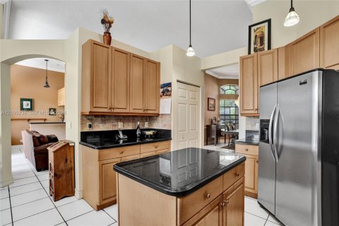 Casa en venta en Coral Springs, Florida, 5 dormitorios, 269.23 m2 № 2071281 - foto 16