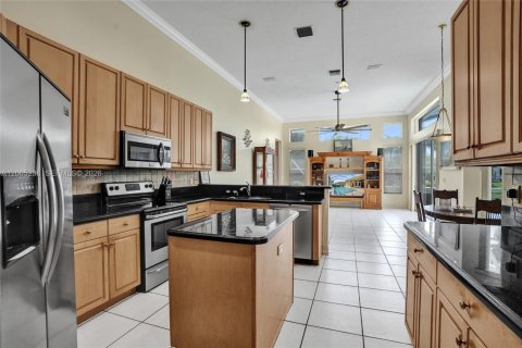 Casa en venta en Coral Springs, Florida, 5 dormitorios, 269.23 m2 № 2071281 - foto 11