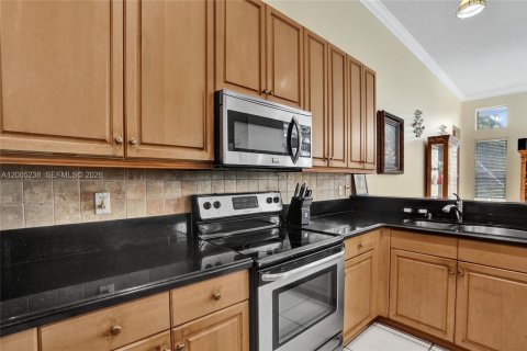 Casa en venta en Coral Springs, Florida, 5 dormitorios, 269.23 m2 № 2071281 - foto 14