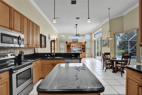 Casa en venta en Coral Springs, Florida, 5 dormitorios, 269.23 m2 № 2071281 - foto 13
