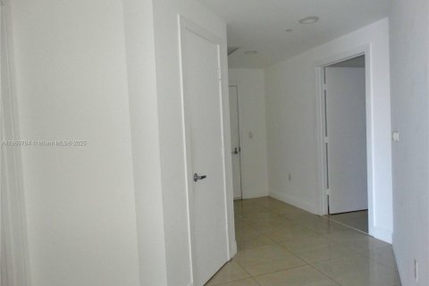 Condominio en venta en Miami, Florida, 2 dormitorios, 117.8 m2 № 1889118 - foto 2