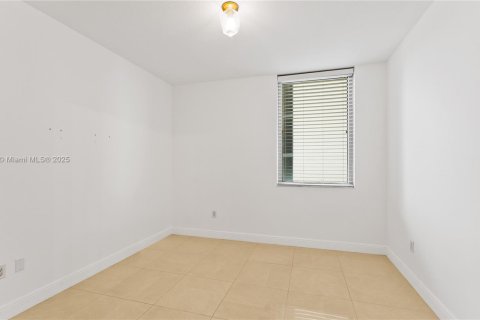 Купить кондоминиум в Майами, Флорида 2 спальни, 117.8м2, № 1889118 - фото 14