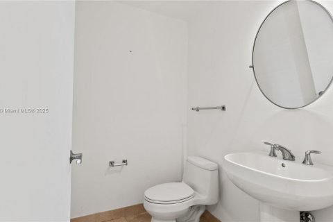 Купить кондоминиум в Майами, Флорида 2 спальни, 117.8м2, № 1889118 - фото 18