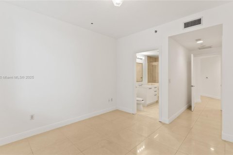 Купить кондоминиум в Майами, Флорида 2 спальни, 117.8м2, № 1889118 - фото 16