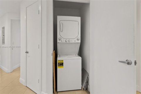 Купить кондоминиум в Майами, Флорида 2 спальни, 117.8м2, № 1889118 - фото 17