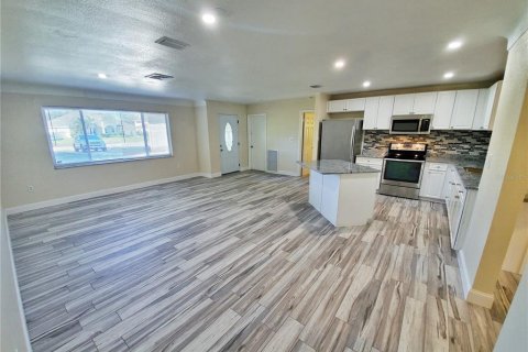 Villa ou maison à louer à Saint Petersburg, Floride: 4 chambres, 164.16 m2 № 2416724 - photo 7