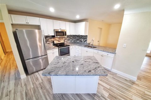 Villa ou maison à louer à Saint Petersburg, Floride: 4 chambres, 164.16 m2 № 2416724 - photo 6