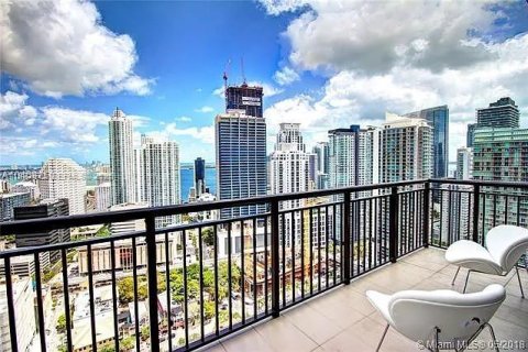 Condo in Miami, Florida, 2 bedrooms  № 1991031 - photo 1