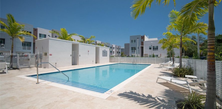 Condominio en Miami, Florida, 1 dormitorio  № 1814828