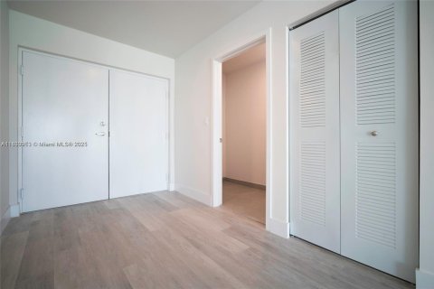 Condominio en venta en Miami, Florida, 1 dormitorio, 91.04 m2 № 1814828 - foto 11