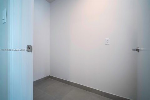 Condominio en venta en Miami, Florida, 1 dormitorio, 91.04 m2 № 1814828 - foto 12