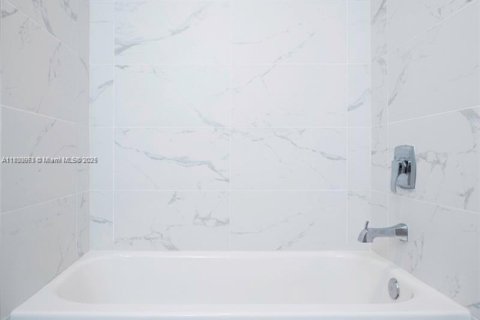Condominio en venta en Miami, Florida, 1 dormitorio, 91.04 m2 № 1814828 - foto 9