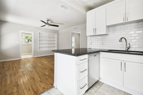 Villa ou maison à louer à Tampa, Floride: 3 chambres, 110 m2 № 1907572 - photo 21