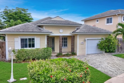 Casa en venta en Homestead, Florida, 4 dormitorios, 172.52 m2 № 1766921 - foto 1