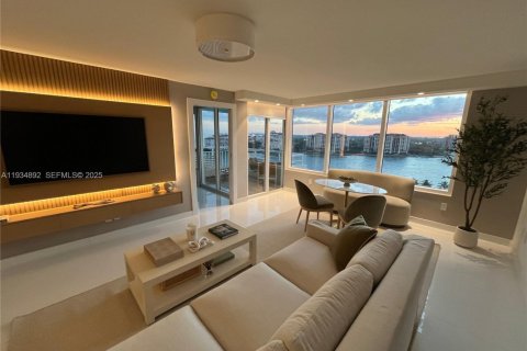 Condominio en venta en Miami Beach, Florida, 2 dormitorios, 108.23 m2 № 1992974 - foto 1