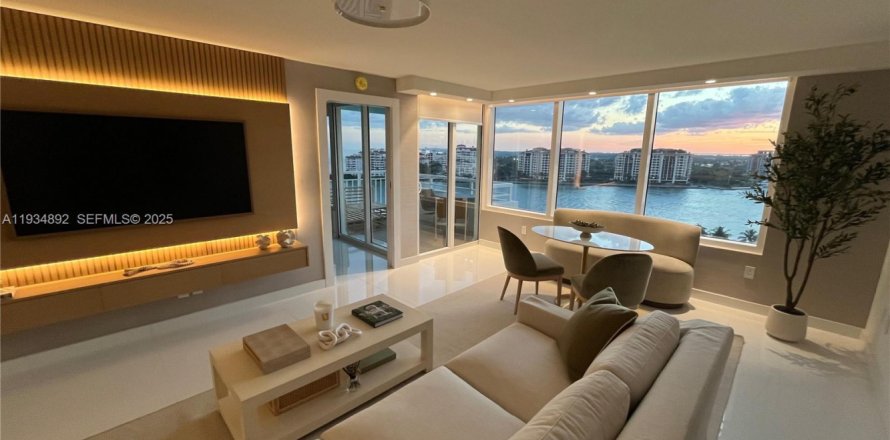 Condominio en Miami Beach, Florida, 2 dormitorios № 1992974