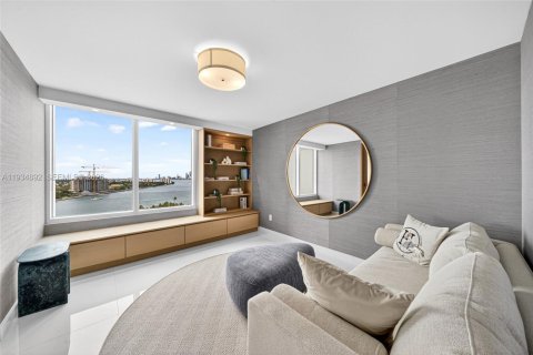 Condo in Miami Beach, Florida, 2 bedrooms  № 1992974 - photo 24