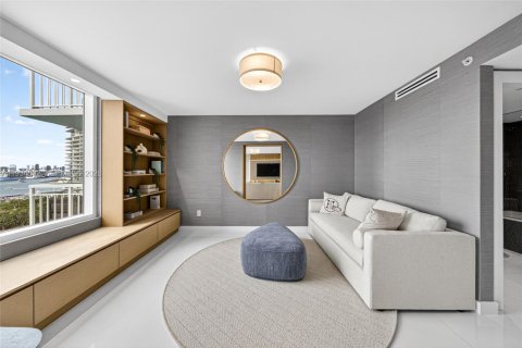 Condo in Miami Beach, Florida, 2 bedrooms  № 1992974 - photo 22