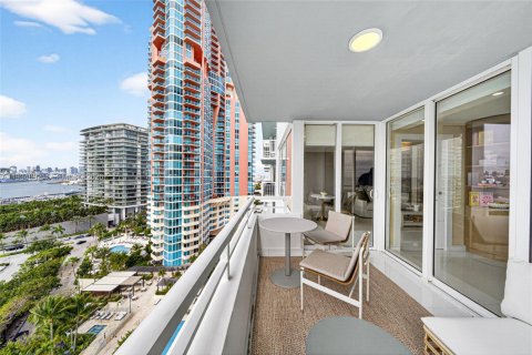 Condo in Miami Beach, Florida, 2 bedrooms  № 1992974 - photo 12