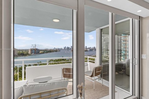 Condo in Miami Beach, Florida, 2 bedrooms  № 1992974 - photo 21