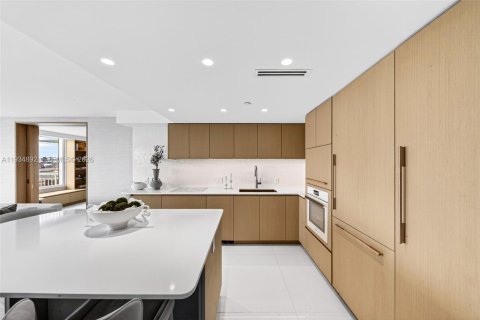 Condo in Miami Beach, Florida, 2 bedrooms  № 1992974 - photo 7
