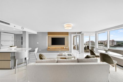 Condo in Miami Beach, Florida, 2 bedrooms  № 1992974 - photo 3