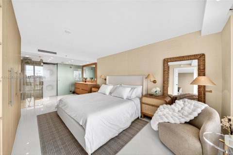 Condo in Miami Beach, Florida, 2 bedrooms  № 1992974 - photo 15