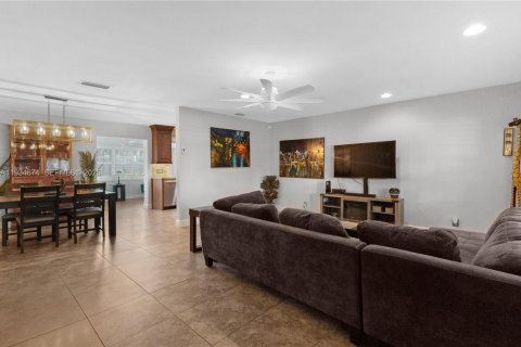 Casa en venta en Lighthouse Point, Florida, 3 dormitorios, 172.43 m2 № 1993857 - foto 6