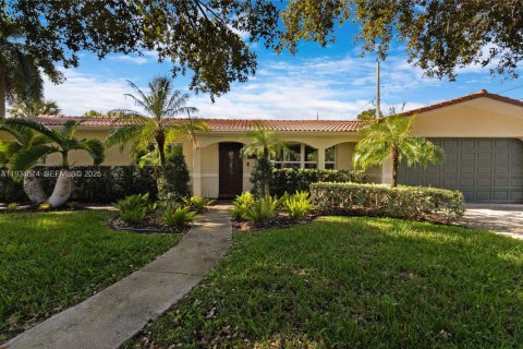 Casa en venta en Lighthouse Point, Florida, 3 dormitorios, 172.43 m2 № 1993857 - foto 1