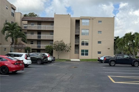 Copropriété à louer à Davie, Floride: 1 chambre, 78.97 m2 № 2068594 - photo 2