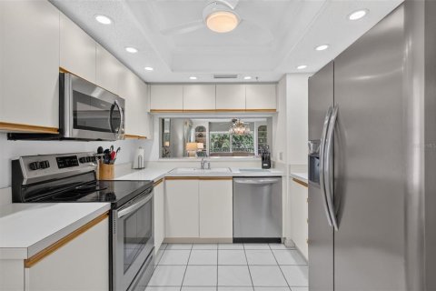 Condo in Bradenton, Florida, 2 bedrooms № 2208625 - photo 11