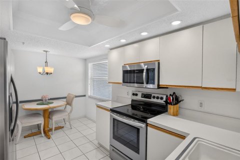 Condo in Bradenton, Florida, 2 bedrooms № 2208625 - photo 14